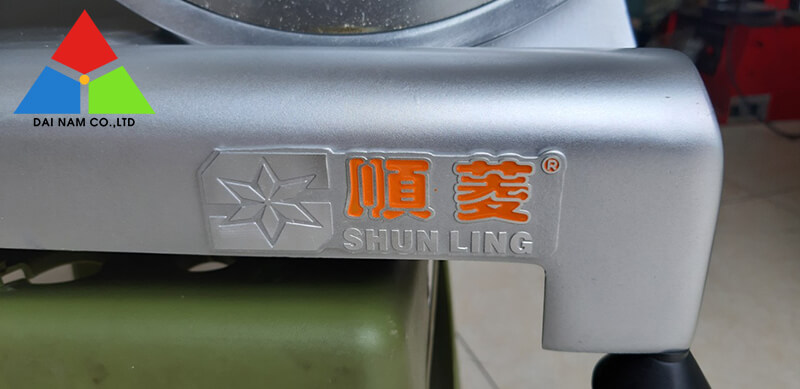 Máy thái thịt ES300 Shunling chính hãng được dập nổi 3D trực tiếp trên thân máy