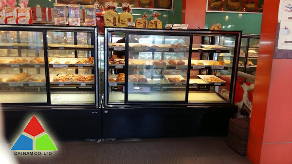 Tủ trưng bày bánh là dòng tủ mát không thể thiếu ở các cửa hàng bánh sinh nhật